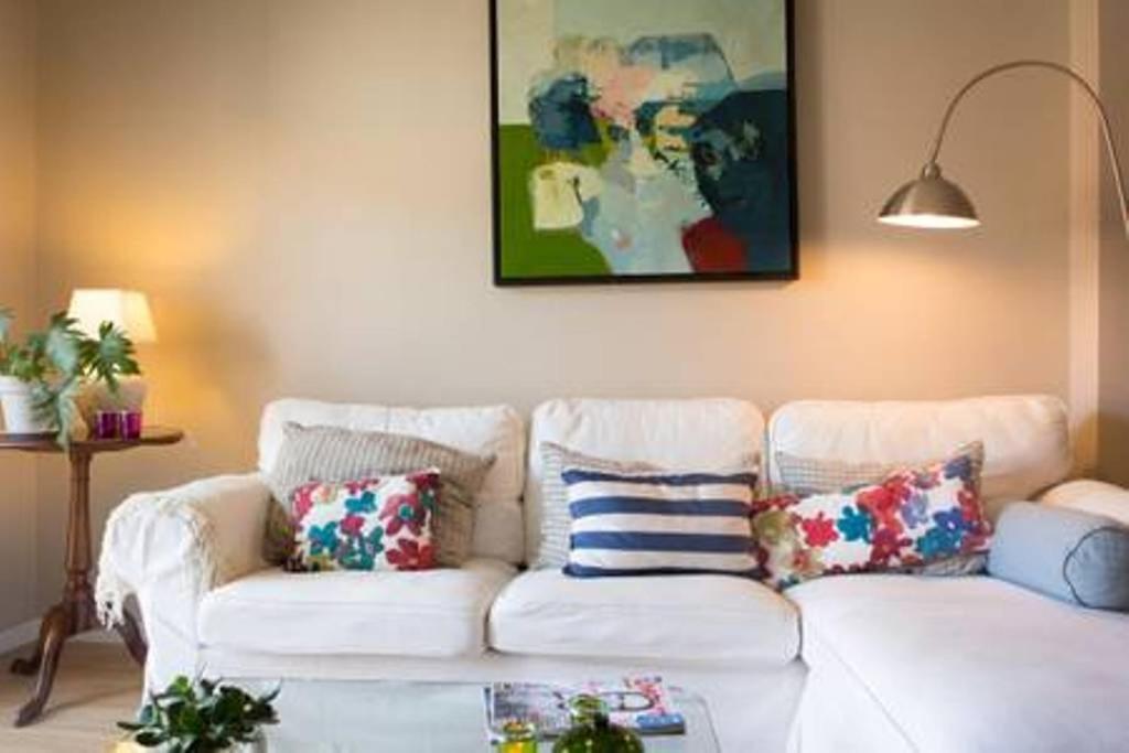 Peaceful Top Floor Apt W Balconies - Cambridge Right - Ac 푼샬 외부 사진