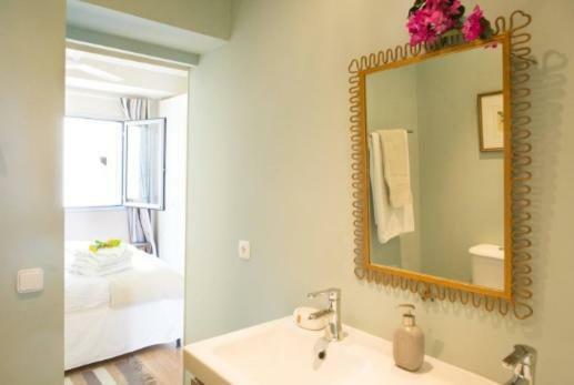 Peaceful Top Floor Apt W Balconies - Cambridge Right - Ac 푼샬 외부 사진