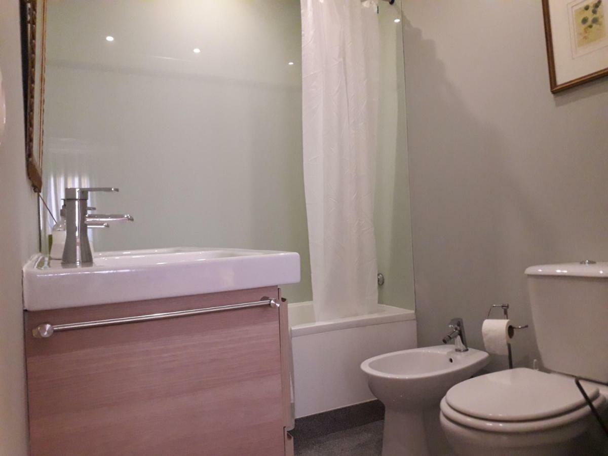 Peaceful Top Floor Apt W Balconies - Cambridge Right - Ac 푼샬 외부 사진