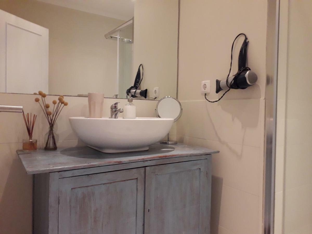 Peaceful Top Floor Apt W Balconies - Cambridge Right - Ac 푼샬 외부 사진