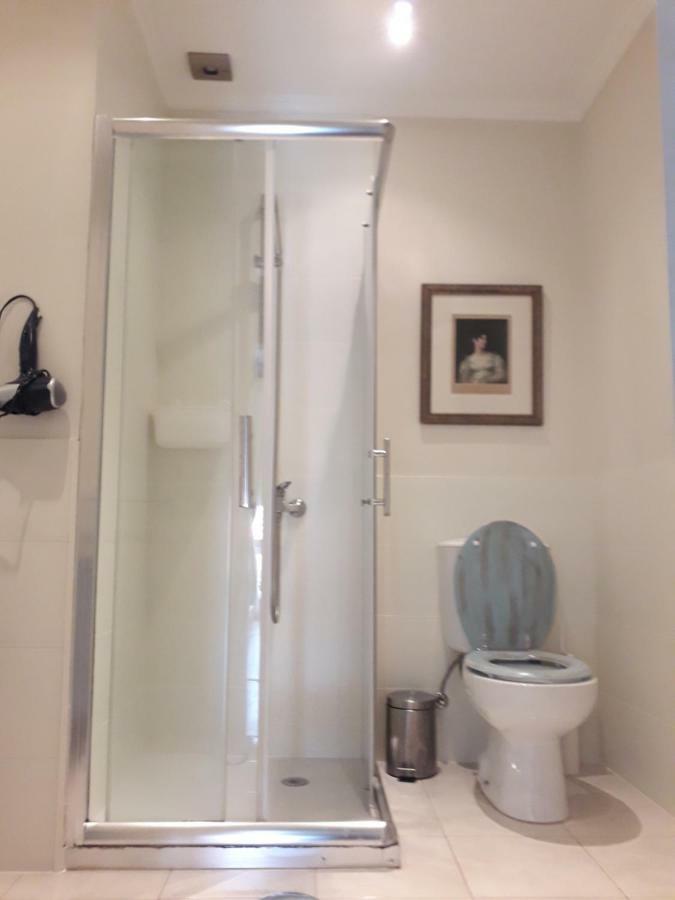 Peaceful Top Floor Apt W Balconies - Cambridge Right - Ac 푼샬 외부 사진