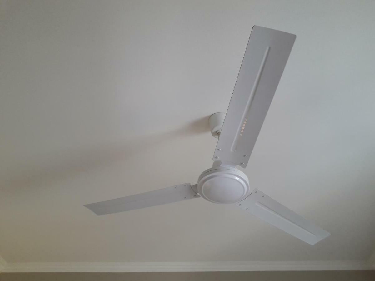 Peaceful Top Floor Apt W Balconies - Cambridge Right - Ac 푼샬 외부 사진
